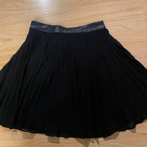 Costa Blanca Black Pleated Skirt with Pleather Belt Size 2 - Picture 5 of 5
